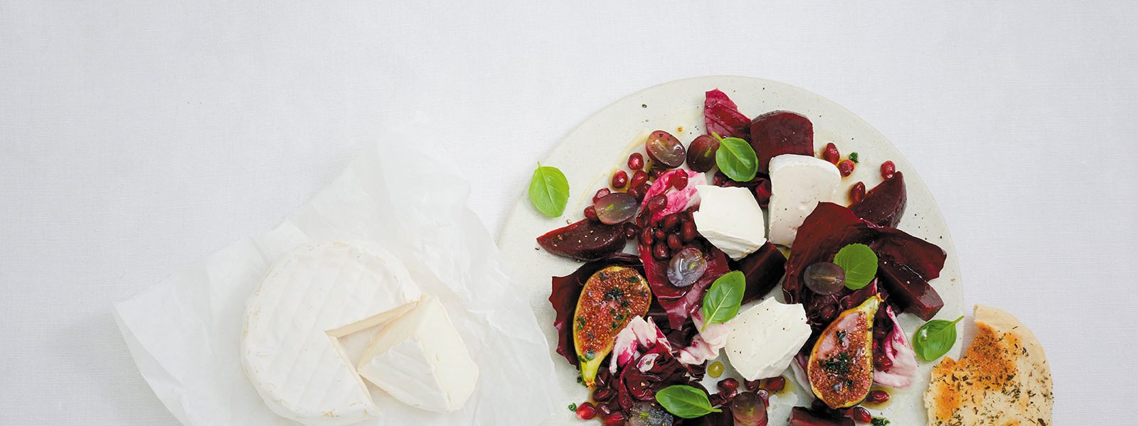 Salat mit Caprella Weichkäse als Hintergundbild für Casa di Pietro