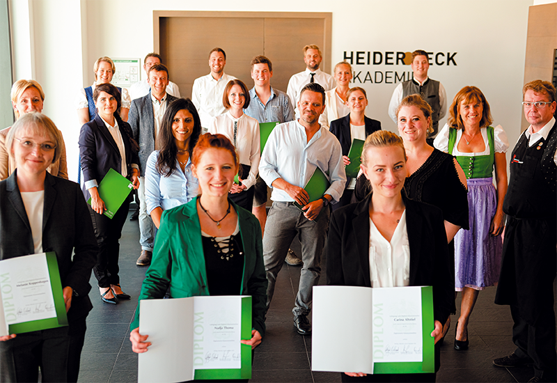 Gruppenbild von der Abschlussklasse des letzten Diplom Käsesommelier Kurses an der Heiderbeck Akademie