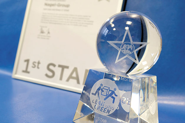 Bild von dem Green Star Pokal, mit dem die Spedition Nagel für ihr nachhaltiges Firmenkonzept ausgezeichnet wurde