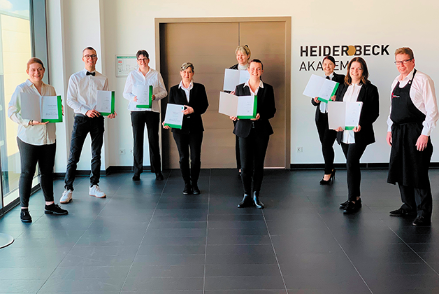 Das Gruppenfoto vom Jahrgang 2021 zum Diplom Käseseommelier in der Heiderbeck Akademie
