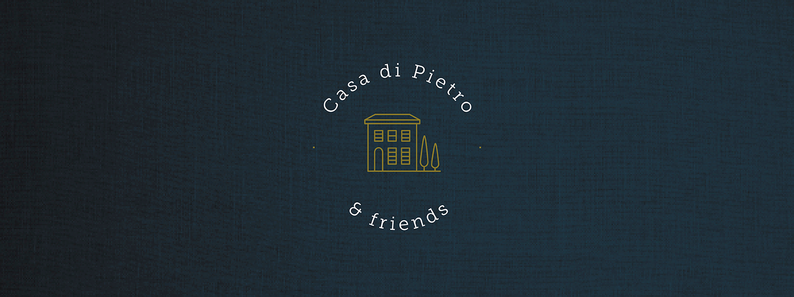 Logo der Marke Casa di Pietro auf dunkelblauem Hintergrund